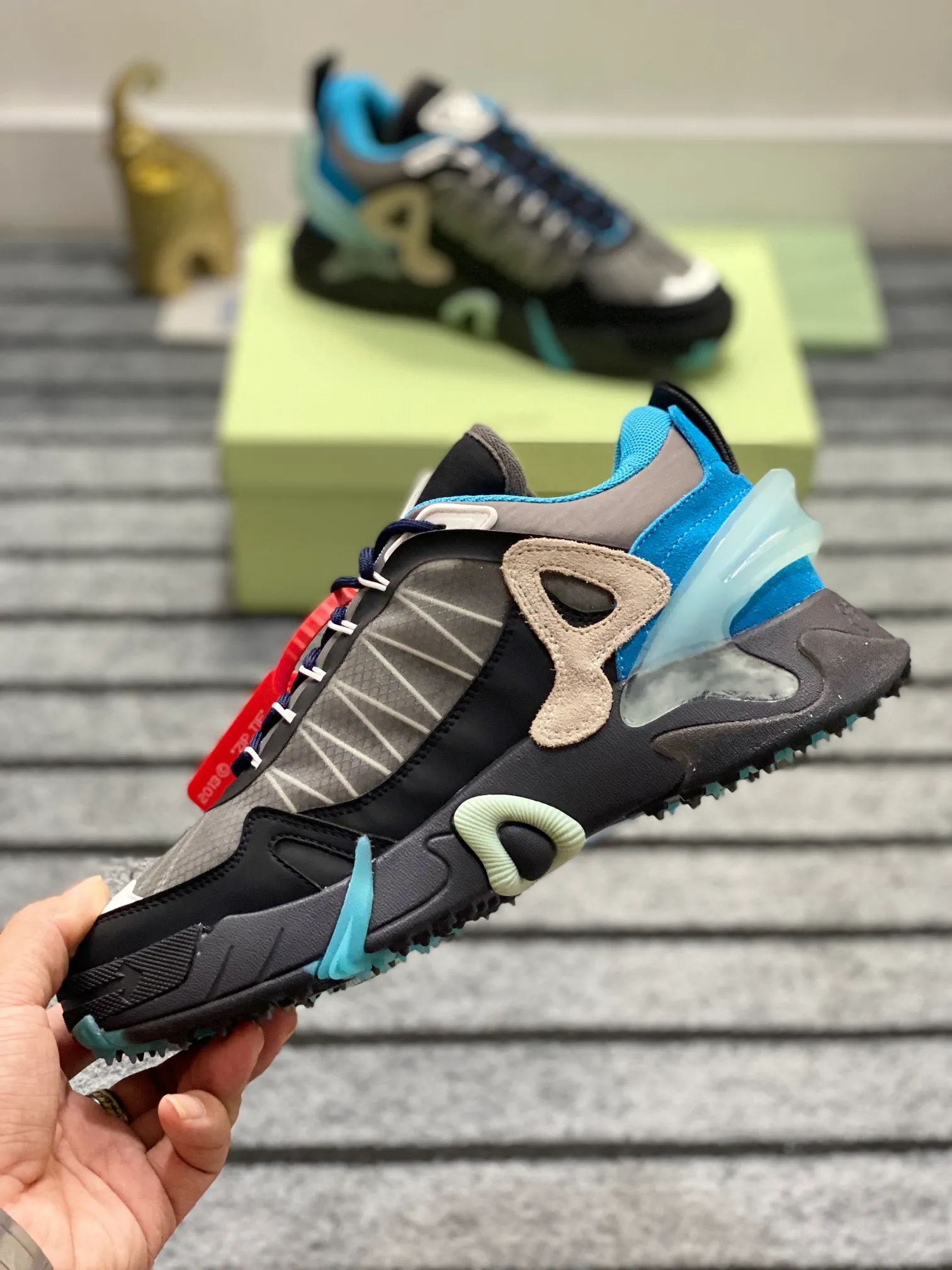 Men's shoes 💰640🌼【New】High-end boutique-OFF-WHITE x Air Jordan】1 The joint shoe design has been highly concerned by everyone. The new shoes are shown in the popular Chicago bull white and yellow LOGO color scheme. The shoe body is made of cowhide stitching and other materials. In addition to the X hidden on the inside of the leather, the oversized Swoosh, OFF-WHITE for Nike, and Air Jordan 1Birth information and the word AIR are displayed on both sides of the shoe, and OFF-WHITE's iconic details can be seen on the TPU sole and insole. You can choose a pair if you like the style. Size: 38-45 (45 customized